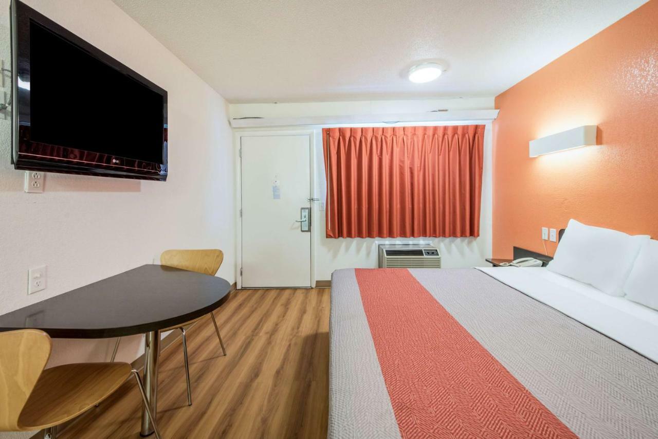 Hotel 6-columbus, Oh - 2*